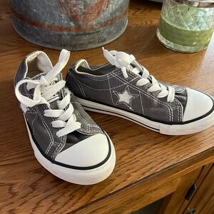 LN kids Converse One Star gray shoes size 13c